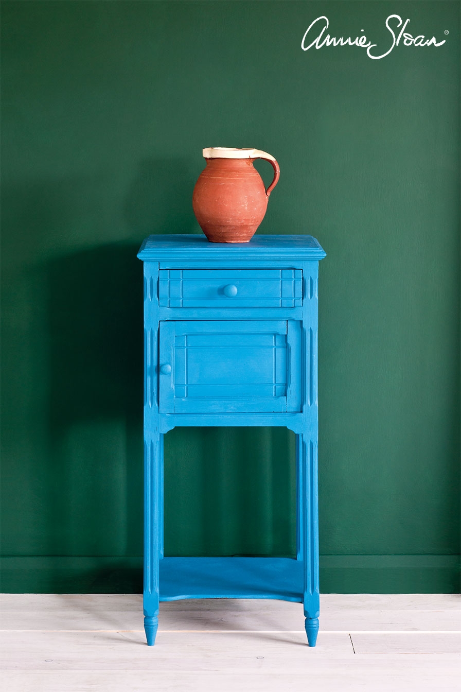 1597522235giverny-side-table_-amsterdam-green-wall-paint_-ticking-in-graphite-curtain_-dulcet-in-graphite-lampshade_-72dpi-image-1.jpg