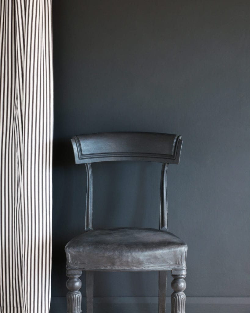1641470728Graphite-Wall-Paint-by-Annie-Sloan-lifestyle-Ticking-in-Graphite-curtain-1600.jpg