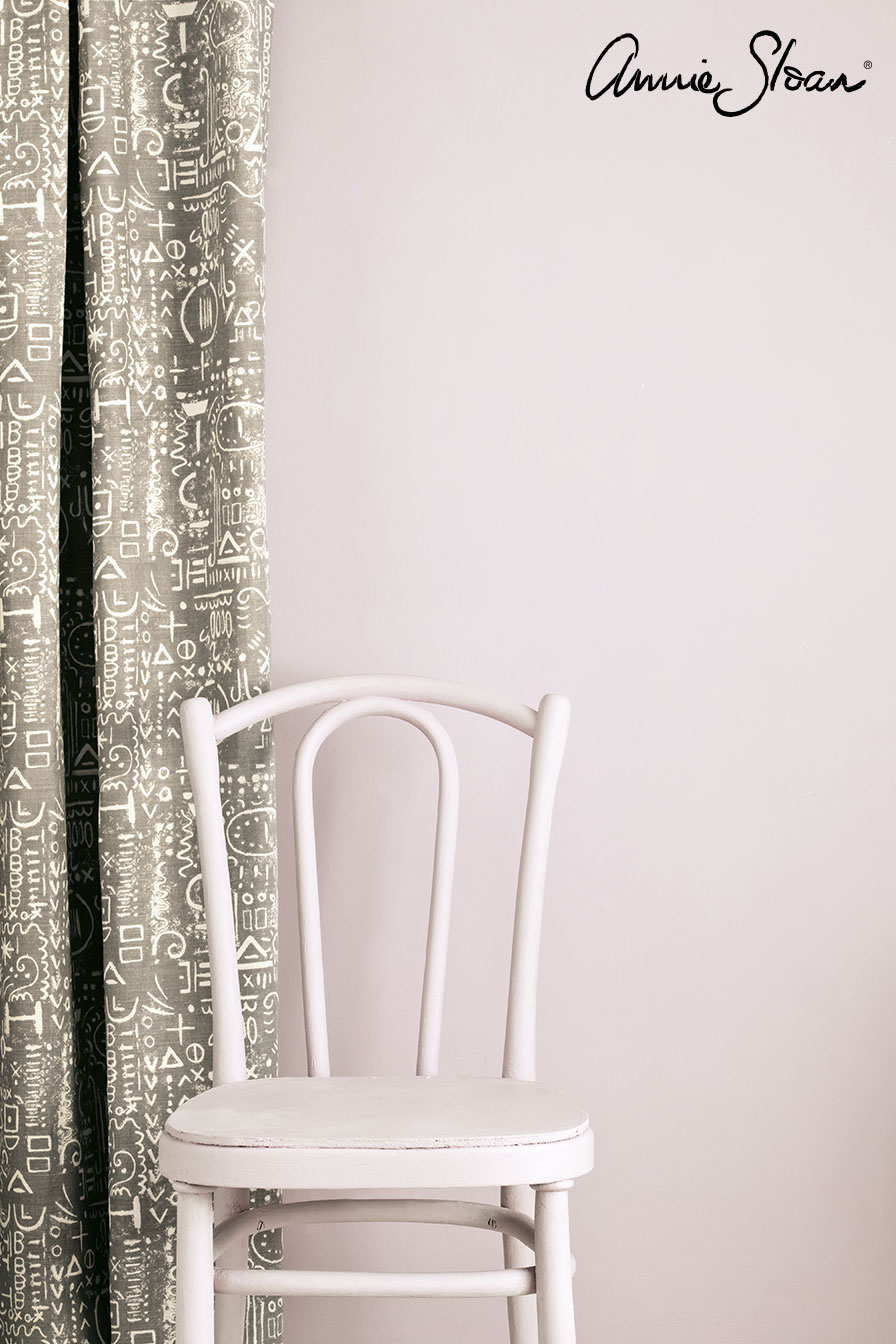 1641473219Antoinette-Wall-Paint-by-Annie-Sloan-lifestyle-,-Tacit-in-French-Linen-curtain-image-2.jpg